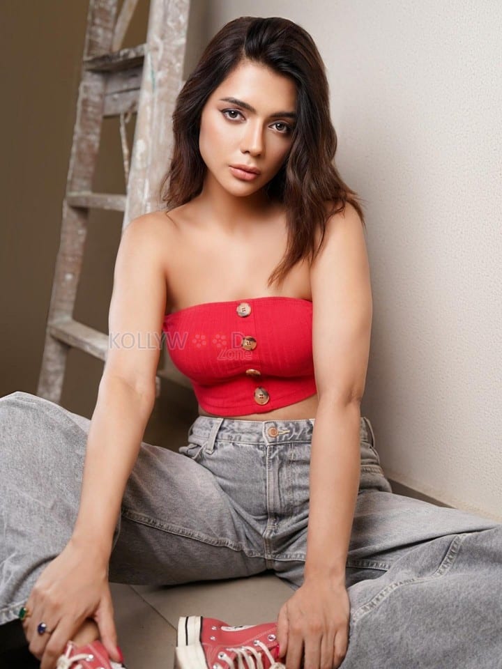 Hot Ruhi Singh in a Red Strapless Crop Top with Grey Jeans Photos 01