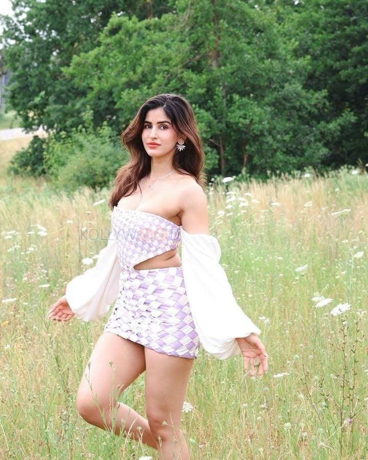 Hot and Sexy Sakshi Malik in a Lilac Off Shoulder Top with a Mini Skirt Photos 01