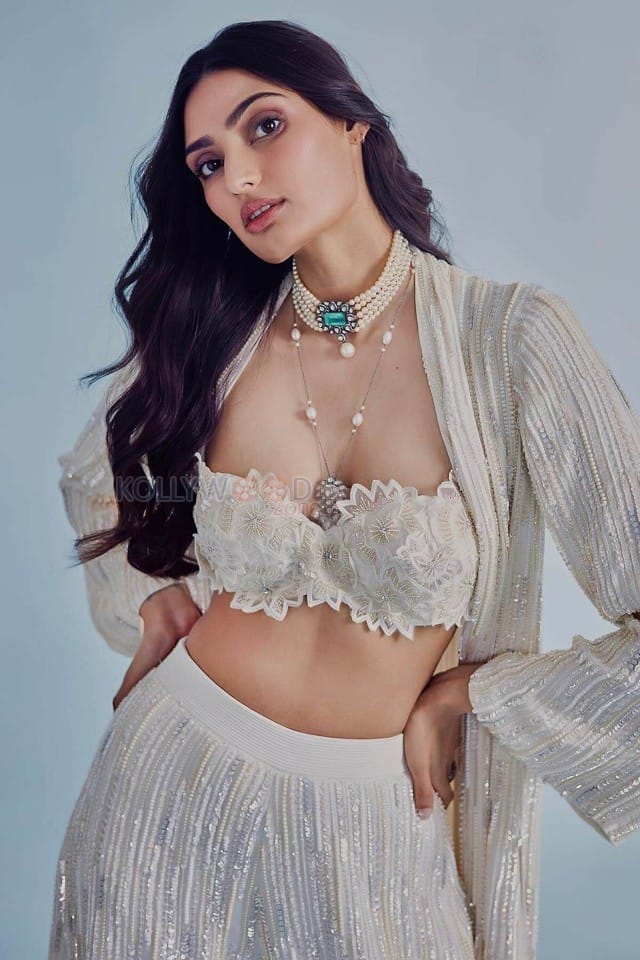 Indian Actress Athiya Shetty Sexy Picture 01