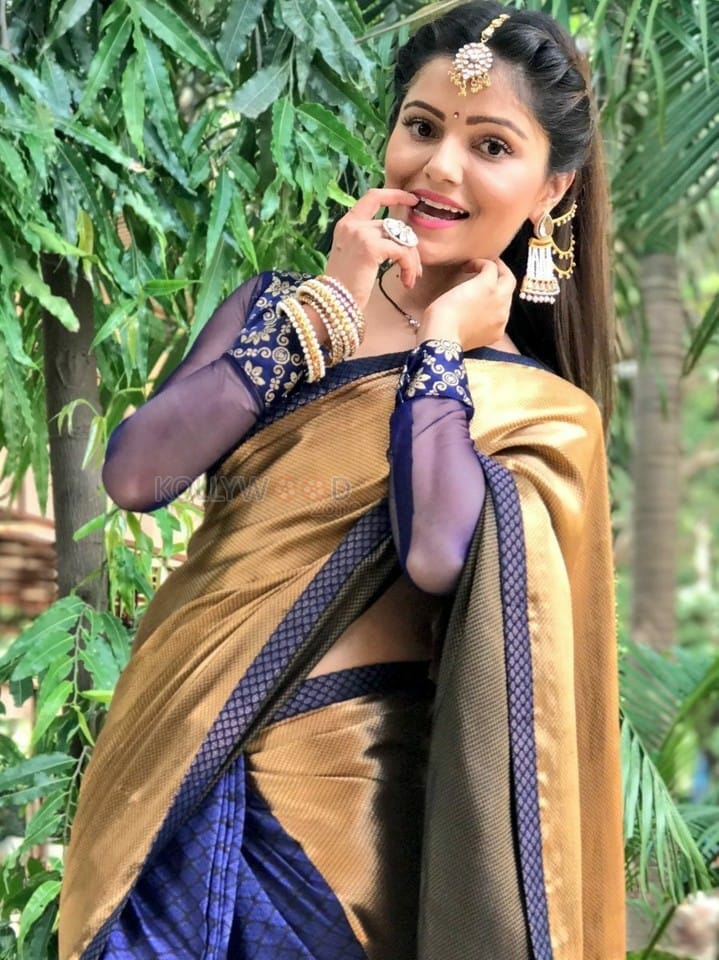 Indian Television Actress Rubina Dilaik Photos 04