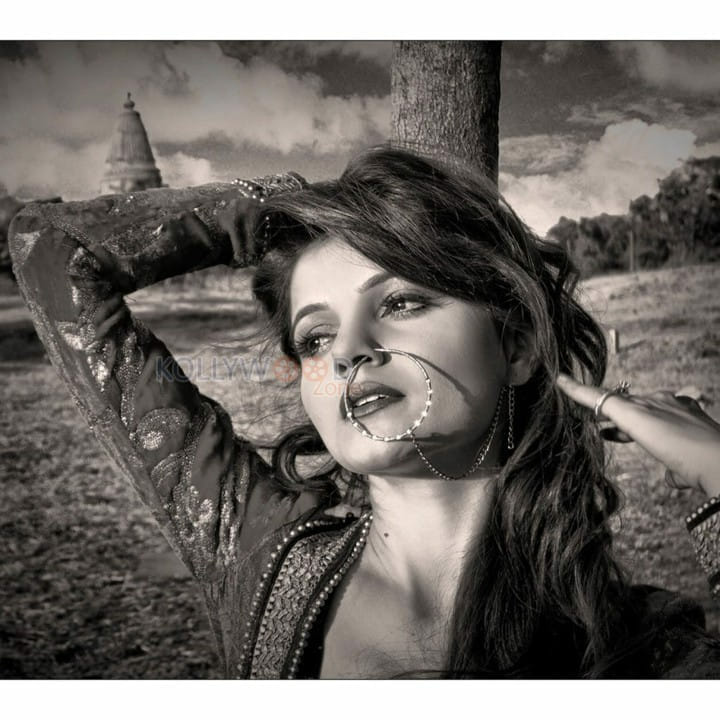 Indian Television Actress Rubina Dilaik Photos 11