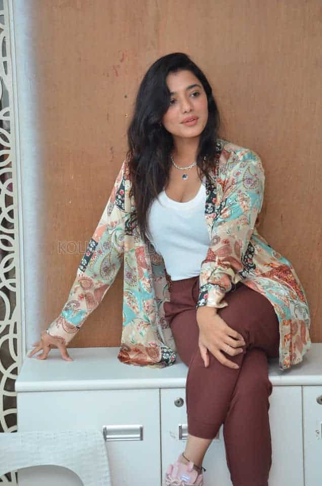 Ketika Sharma at Lakshya Movie Interview Pictures 37