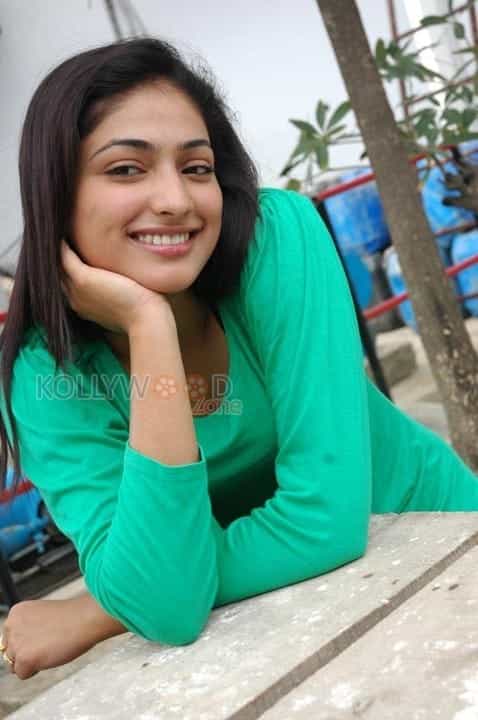 Mallu Actress Hari Priya Pictures 15