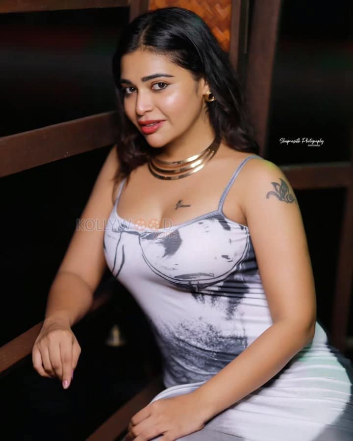 Medical Miracle Actress Dharsha Gupta Sexy Pictures 01