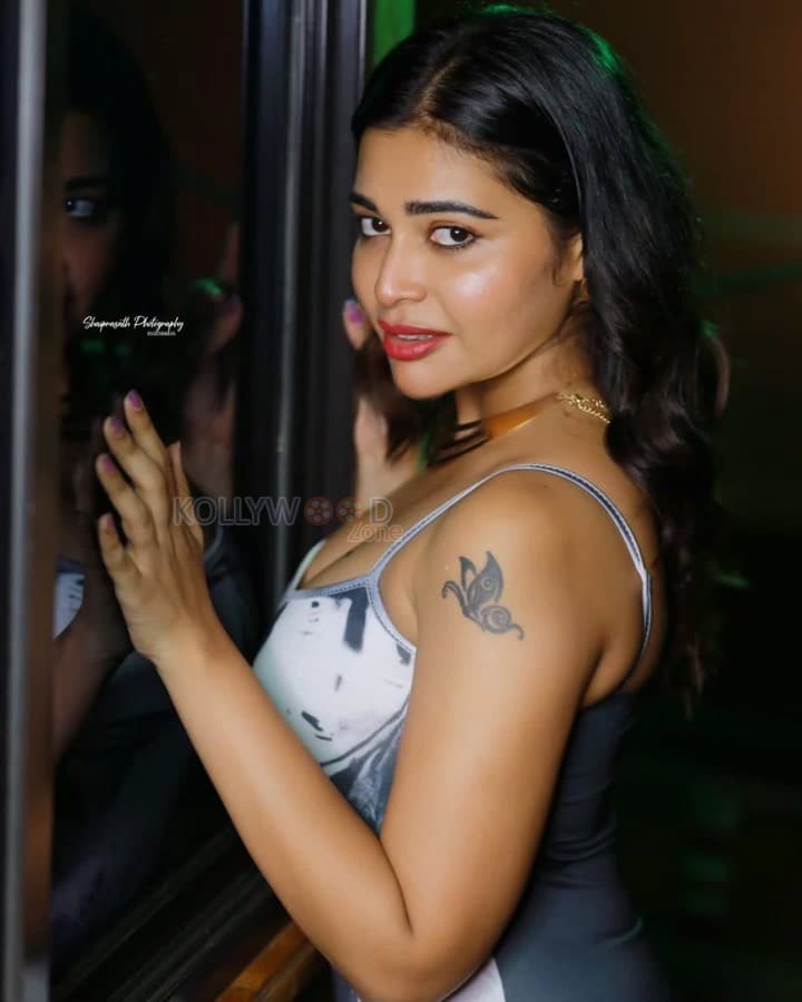 Medical Miracle Actress Dharsha Gupta Sexy Pictures 06