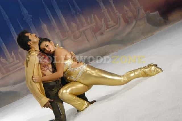 Namitha Sexy Photos in Movie In 1977 03