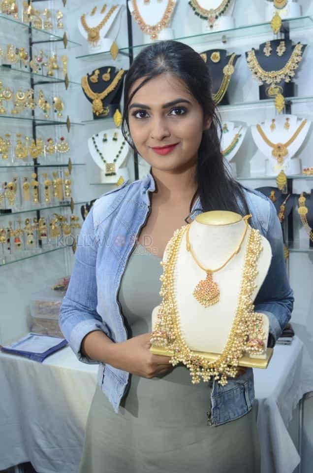 Neha Deshpande At Silk India Expo Photos 25