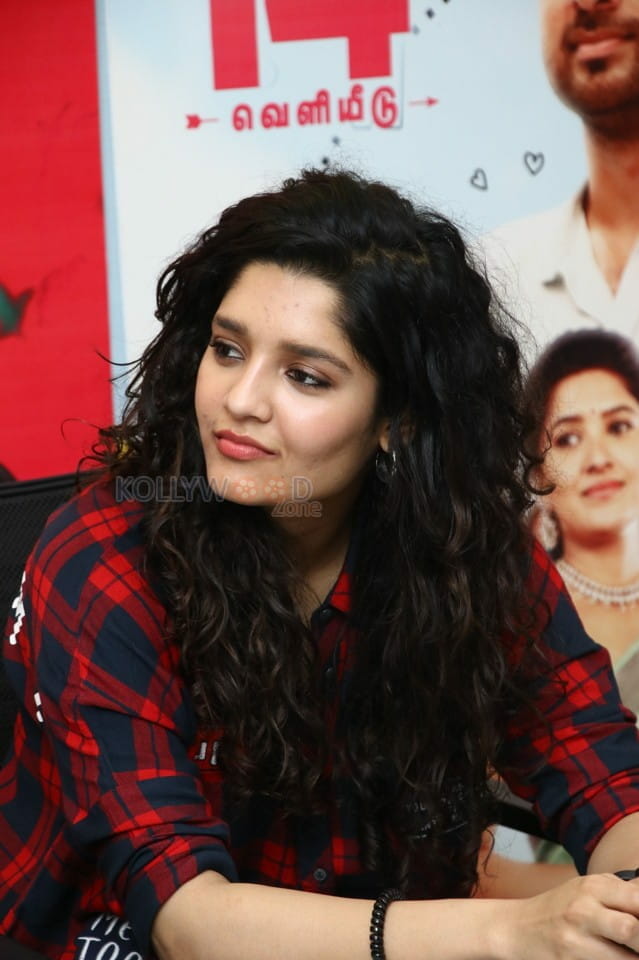 Oh My Kadavule Movie Heroine Ritika Singh Photos 01