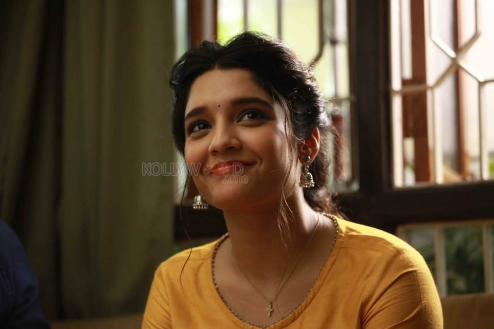 Oh My Kadavule Movie Heroine Ritika Singh Photos 03