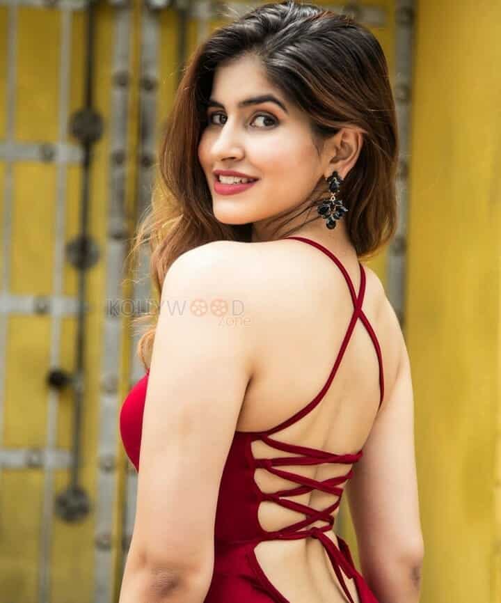 Sakshi Malik Sexy Back Picture 01