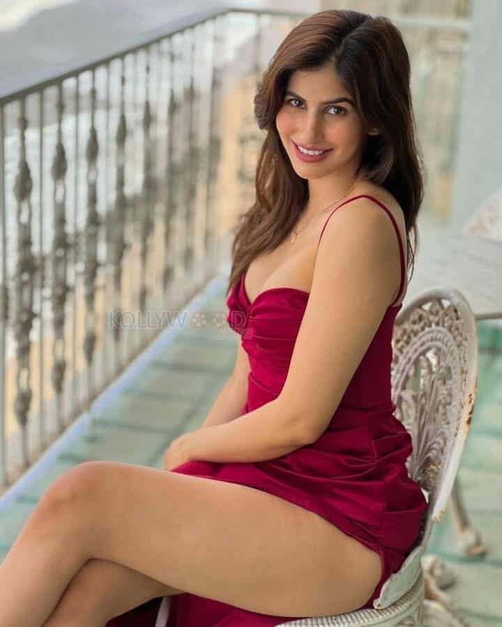 Sakshi Malik in Sexy Red Satin Gown Pictures 01