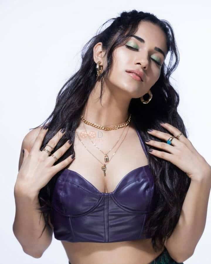 Seductive Ruhani Sharma Photoshoot Stills 13