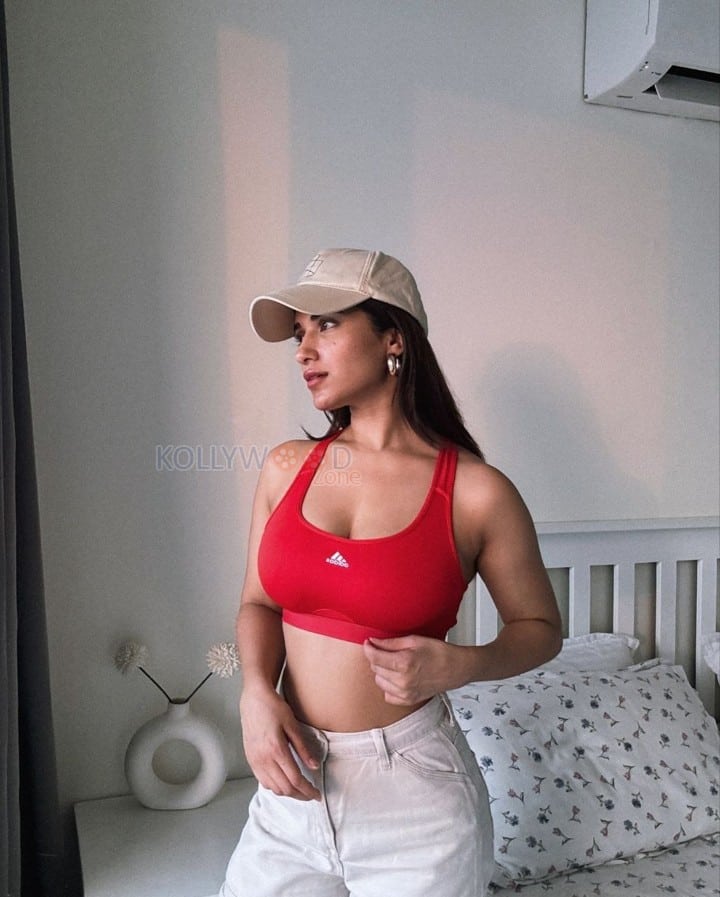 Sexy Hot Ruhani Sharma in a Red Sports Bra and White Pants Pictures 01