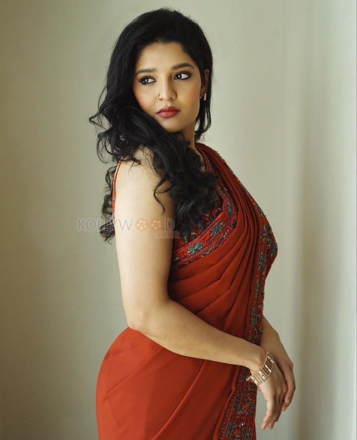 Sexy Ritika Singh Looking Beautiful in Red Saree Photos 01