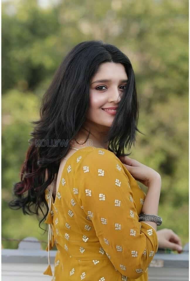 Sexy Ritika Singh Pics 03