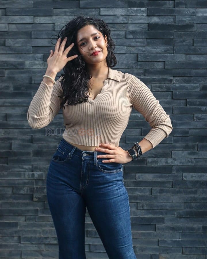 Sexy Ritika Singh in a V Neck Full Sleeve Top and Tight Jeans Photos 01