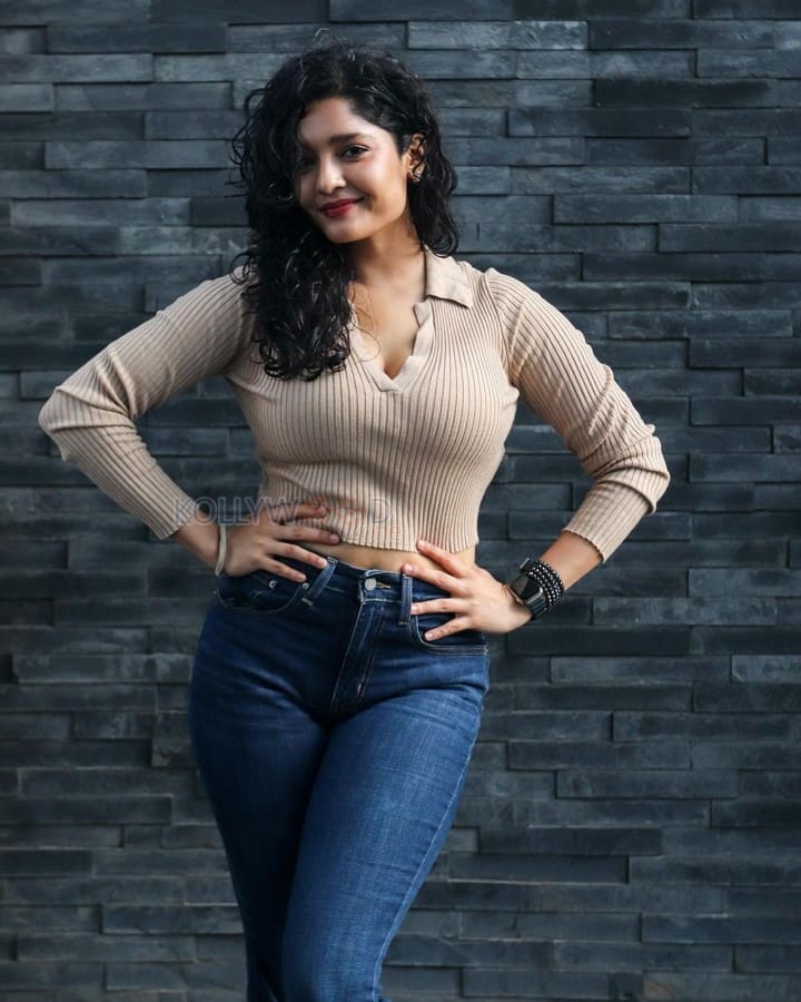 Sexy Ritika Singh in a V Neck Full Sleeve Top and Tight Jeans Photos 02