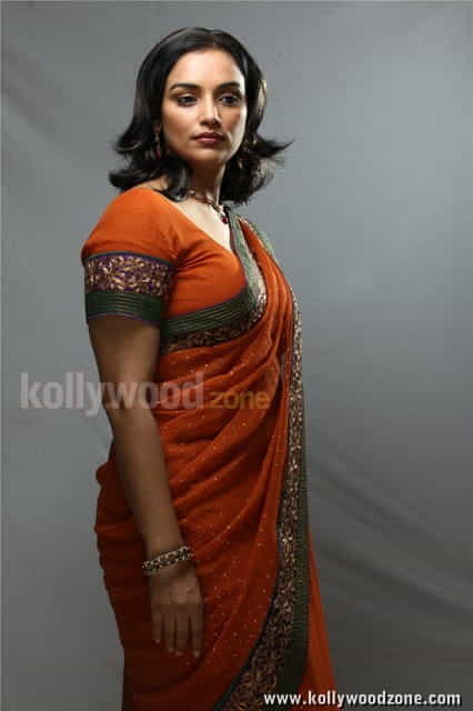 Sexy Swetha Menon Saree Pictures 06