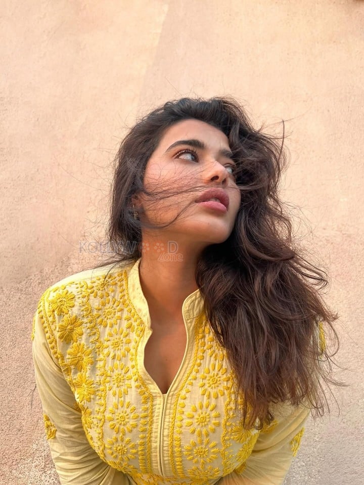 Single Actress Ketika Sharma in a Yellow Embroidered Kurta Pictures 05