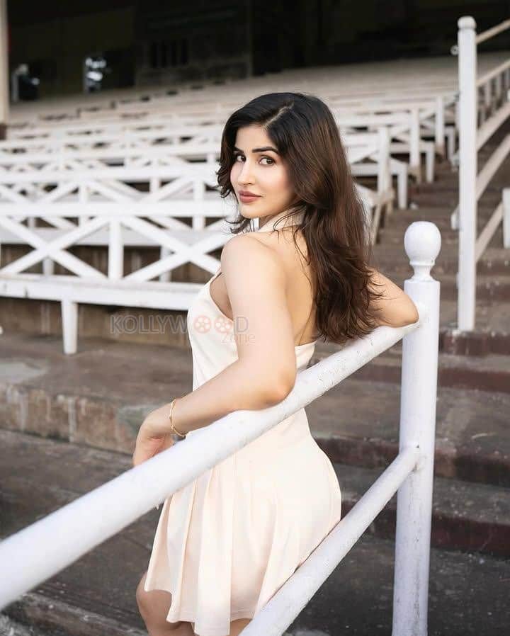 Sizzling Beauty Sakshi Malik in a Short White Dress Pictures 05