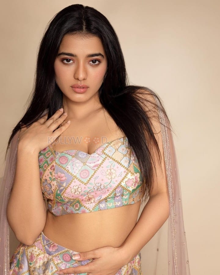 Spicy Ketika Sharma Photoshoot Pictures 01