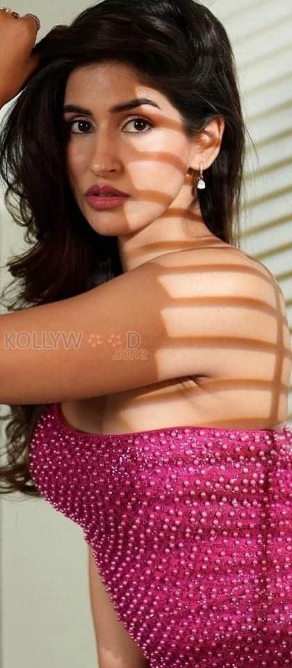 Stunning Sakshi Malik in a Pink One Shoulder Dress Pictures 04