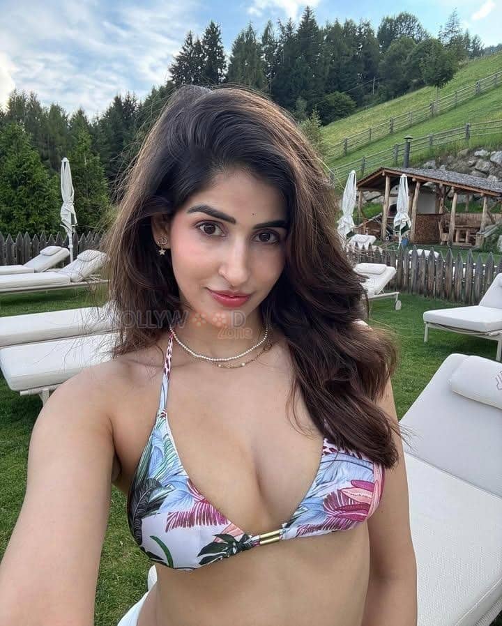 Stunning Sakshi Malik in a Two Piece Bikini Pictures 01