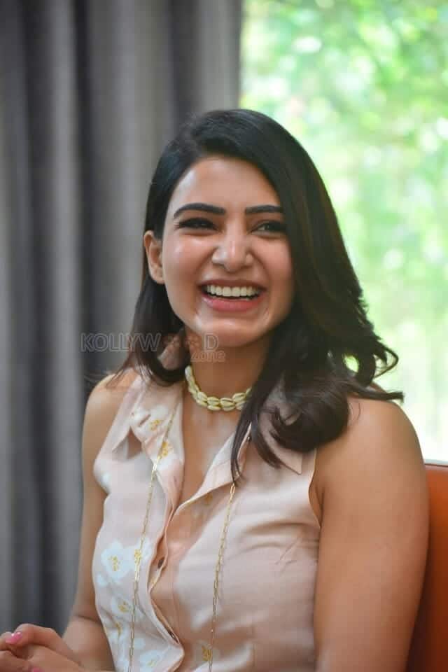 Stylish Sensual Samantha Photos 09