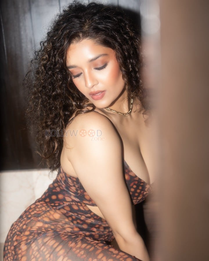 Super Sexy Ritika Singh in a Printed Bodycon Sleeveless Dress Pictures 03