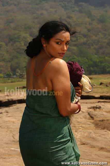 Swetha Menon In Thaaram Movie Stills 01