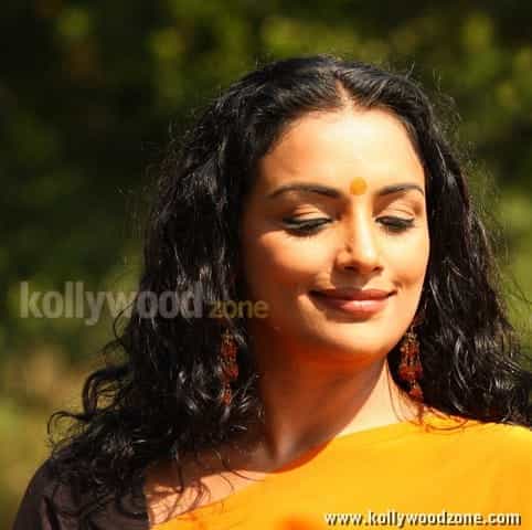 Swetha Menon In Thaaram Movie Stills 02