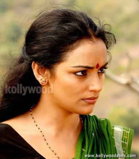 Swetha Menon In Thaaram Movie Stills 08