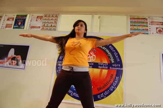 Tamil Actress Namitha Hot Pictures 22