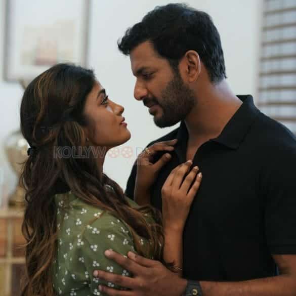 Veeramae Vaagai Soodum