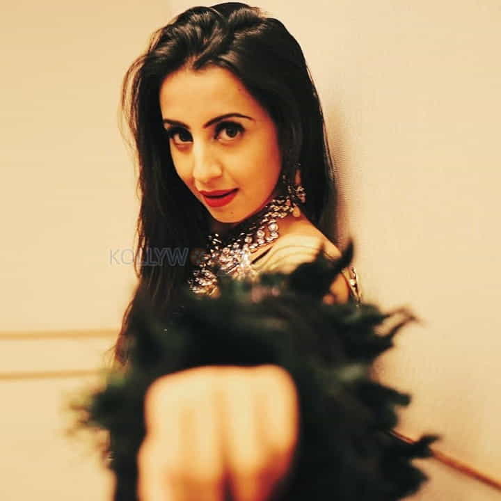 Actress Sanjjanaa Galrani Walks The Ramp For Designer Ramesh Dembla Photos 01