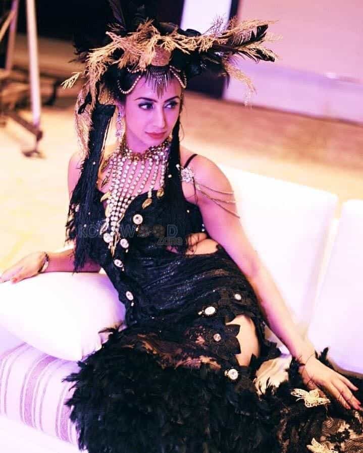 Actress Sanjjanaa Galrani Walks The Ramp For Designer Ramesh Dembla Photos 04