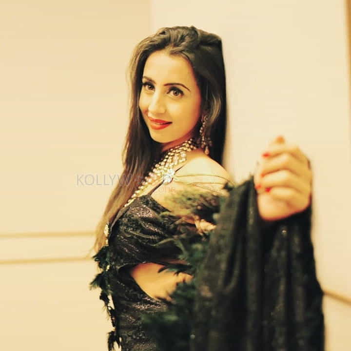 Actress Sanjjanaa Galrani Walks The Ramp For Designer Ramesh Dembla Photos 07