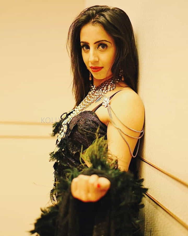 Actress Sanjjanaa Galrani Walks The Ramp For Designer Ramesh Dembla Photos 08