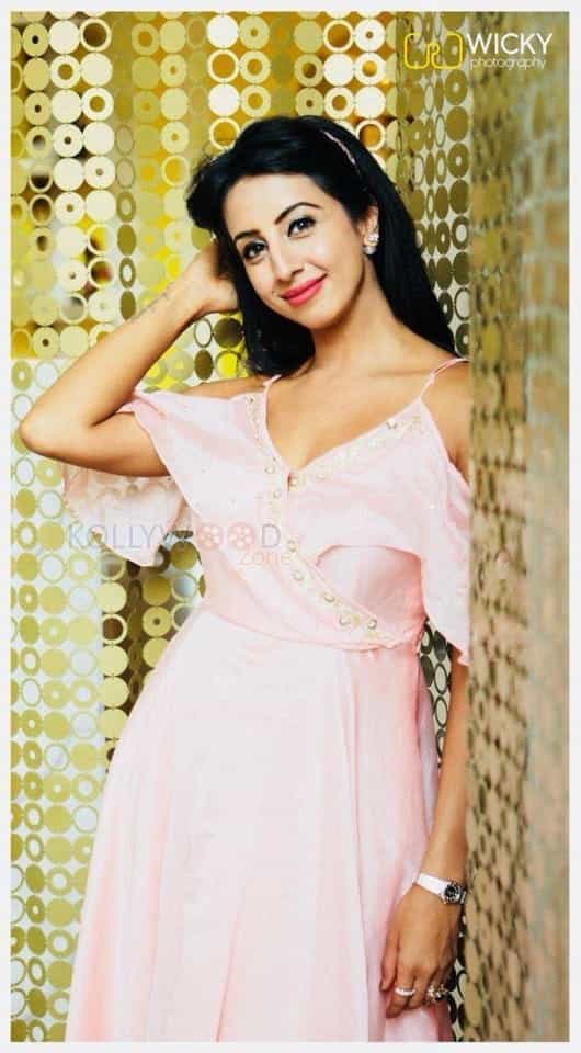 Actress Sanjjanaa New Photoshoot Pics 03