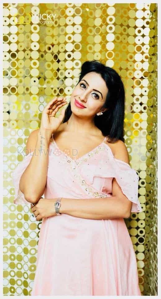 Actress Sanjjanaa New Photoshoot Pics 04