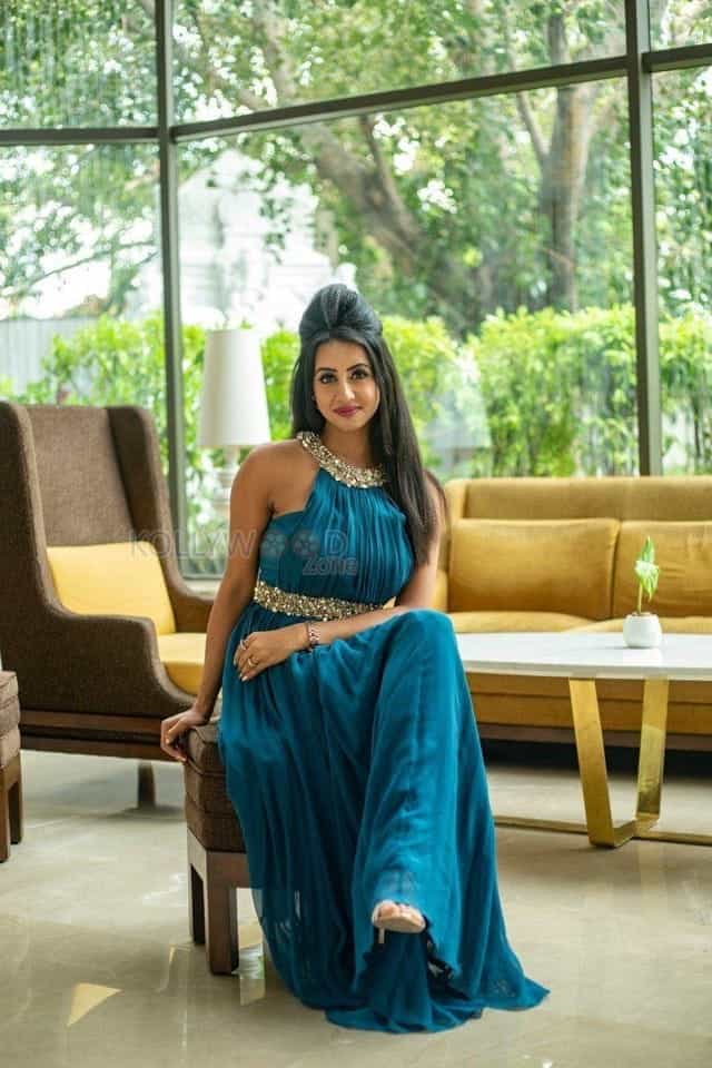 Actress Sanjjanaa New Photoshoot Pics 14