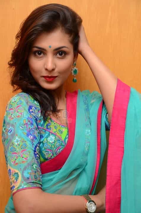 Beautiful Actress Madhu Shalini Stills 14