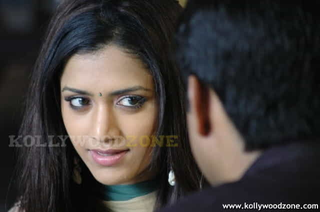 Cute And Sexy Mamta Mohandas Stills 54