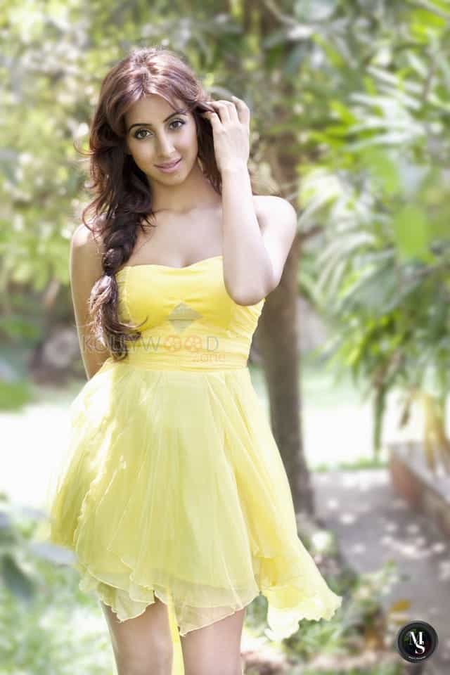 Kannada Actress Sanjjanaa Galrani Photoshoot Pictures 16