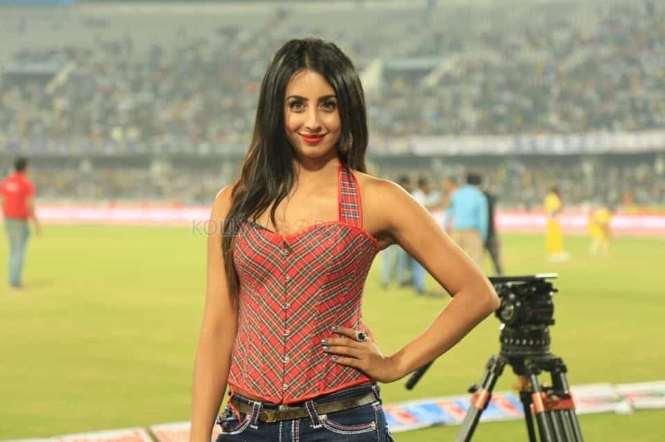 Kannada Actress Sanjjanaa Photos 08