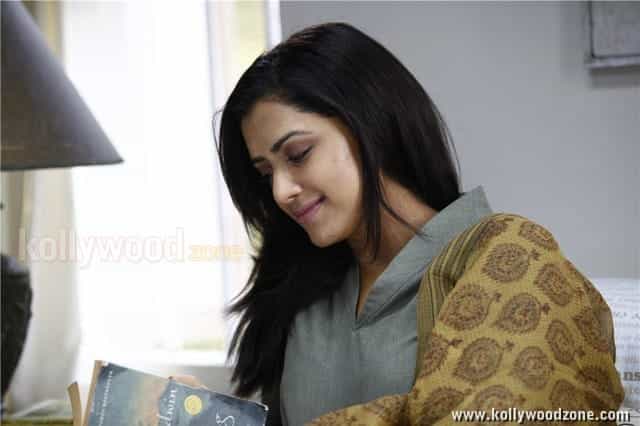 Mallu Actress Mamta Mohandas Pictures 20