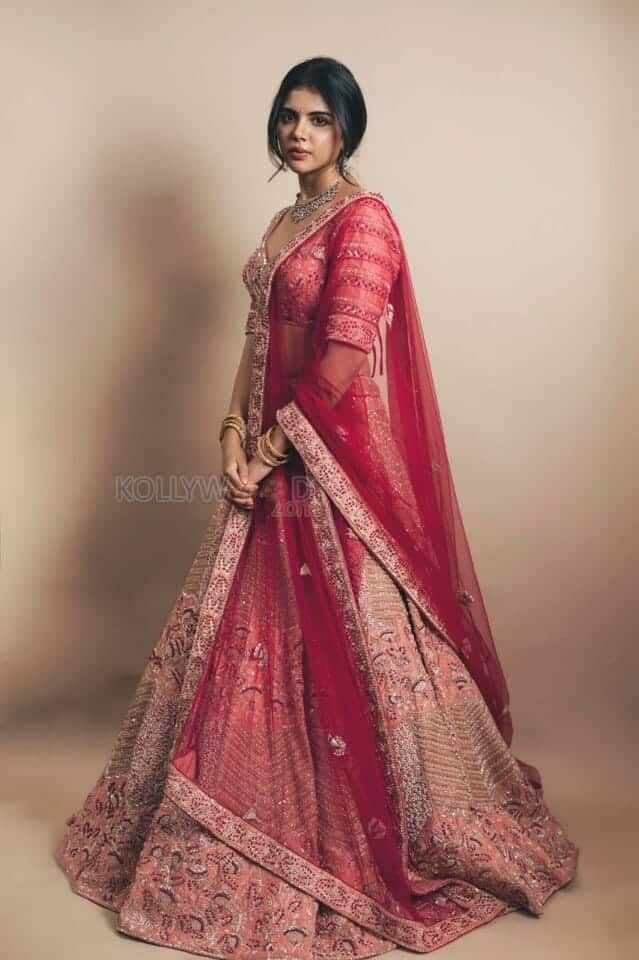 Sesham Mikeil Fathima Actress Kalyani Priyadarshan Photoshoot Pictures 04