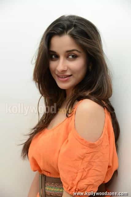 Sexy Actress Madhurima Stills 01