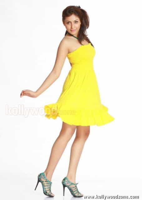 Sexy Madhu Shalini Hot Photos 05