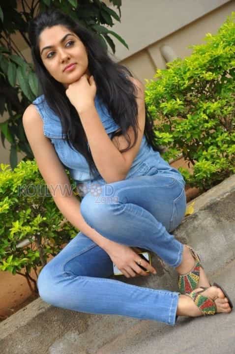 Telugu Actress Sakshi Choudhary Stills 44